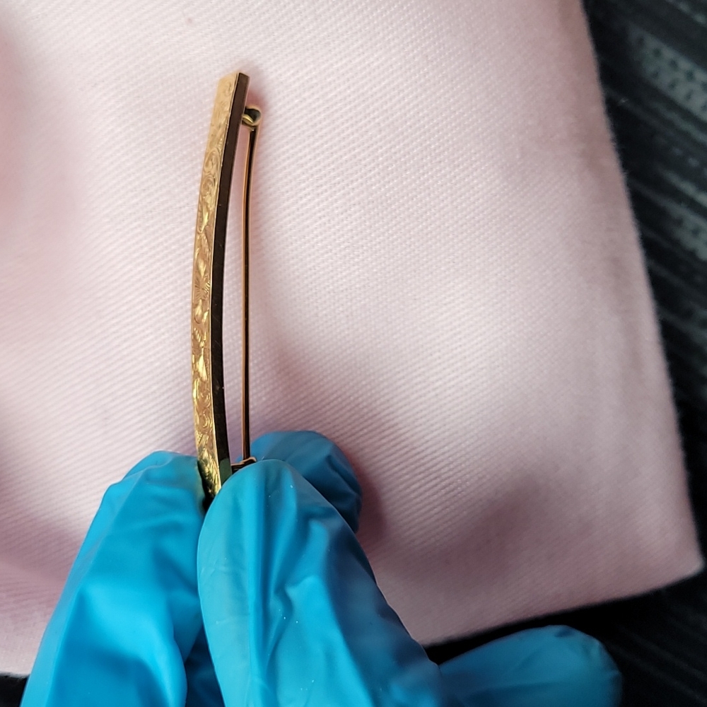 14 k Yellow gold.